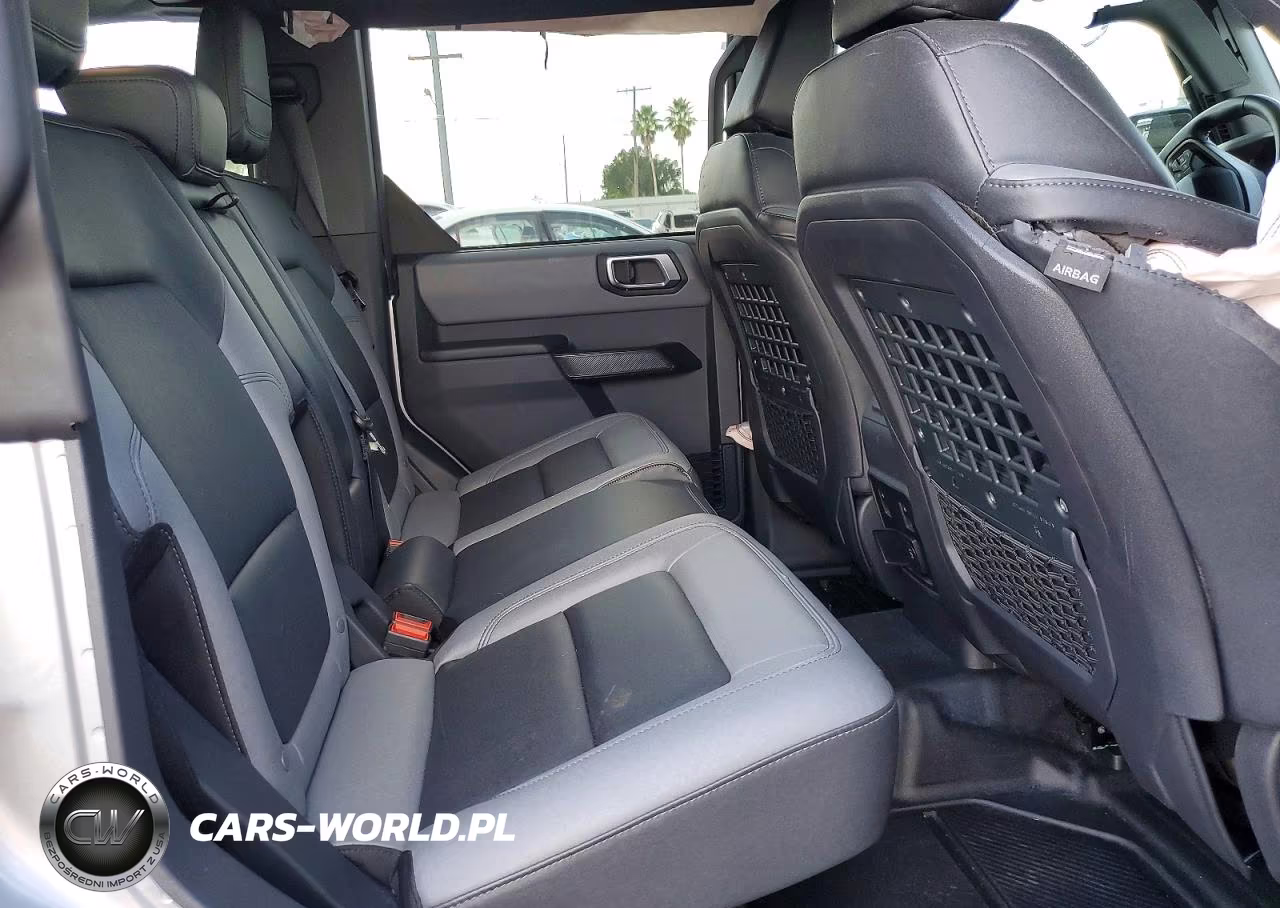 2024 Ford Bronco Black Diamond VIN:1FMEE1BP9RLB37534 - 11