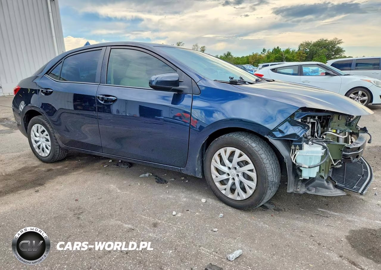 2018 Toyota Corolla Le VIN:5YFBURHE0JP840949 - 4