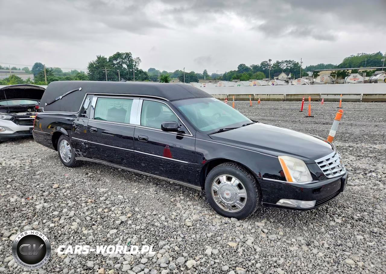 2011 Cadillac Professional Chassis VIN:1GE8K8C63BU500099 - 4