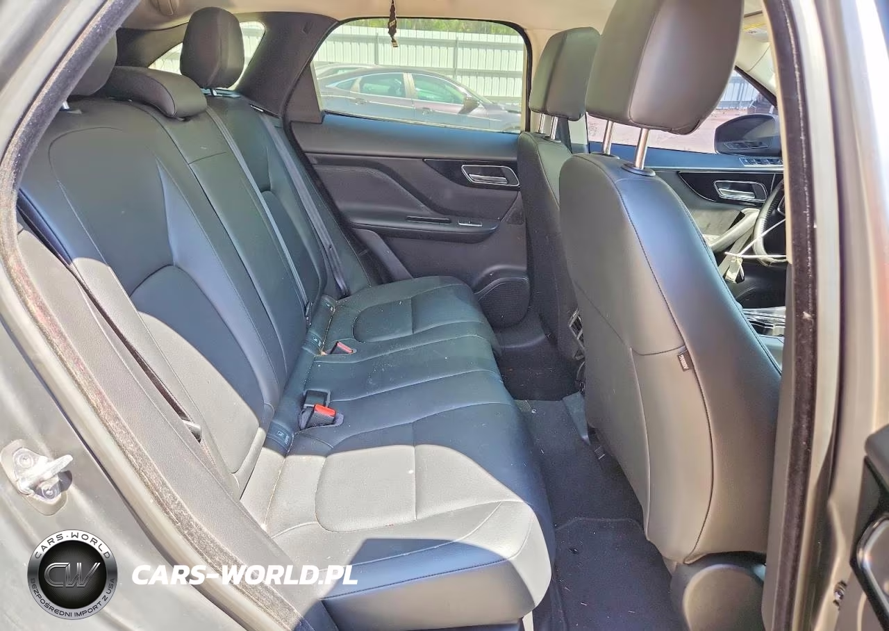 2017 Jaguar F-Pace Premium VIN:SADCJ2BV2HA895113 - 10
