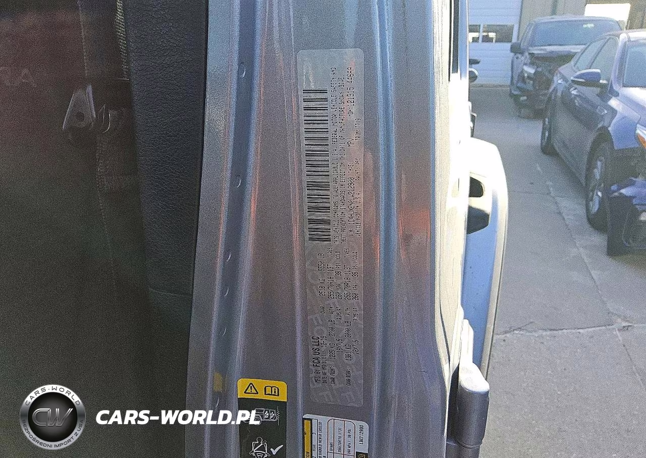 2020 Jeep Wrangler Unlimited Sahara VIN:1C4HJXEN0LW212900 - 13