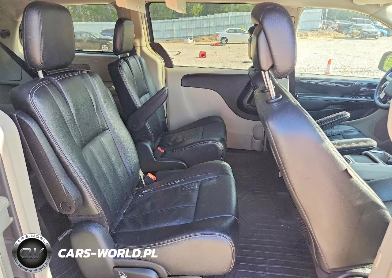 2014 Chrysler Town And Country Touring VIN:2C4RC1BG4ER435650 - 10