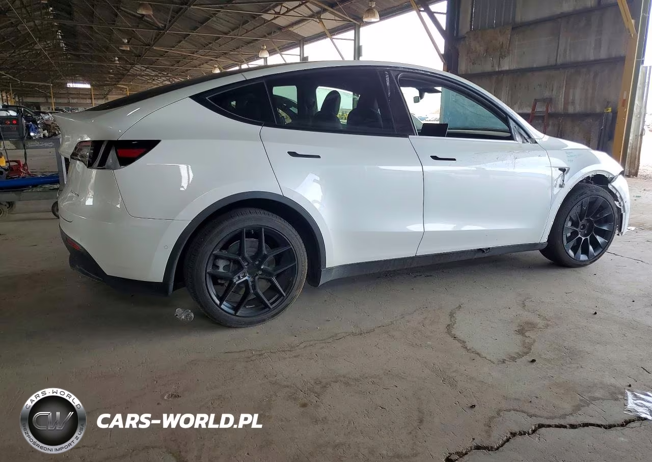 2021 Tesla Model Y VIN:5YJYGDEEXMF140011 - 3