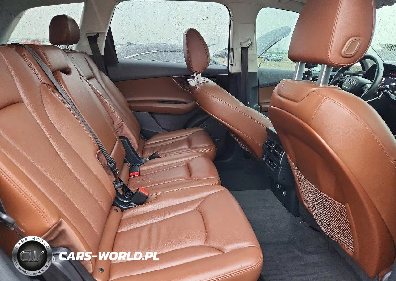 2018 Audi Q7 Premium Plus VIN:WA1LAAF71JD050737 - 10