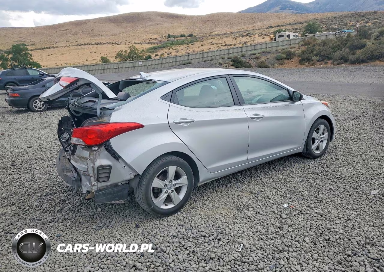 2013 Hyundai Elantra Gls VIN:KMHDH4AE7DU523795 - 3
