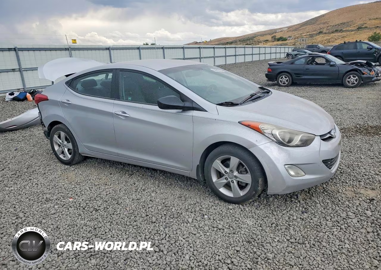 2013 Hyundai Elantra Gls VIN:KMHDH4AE7DU523795 - 4