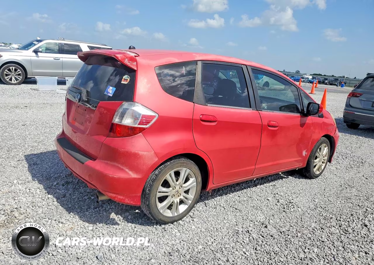 2011 Honda Fit Sport VIN:JHMGE8H52BC022337 - 3