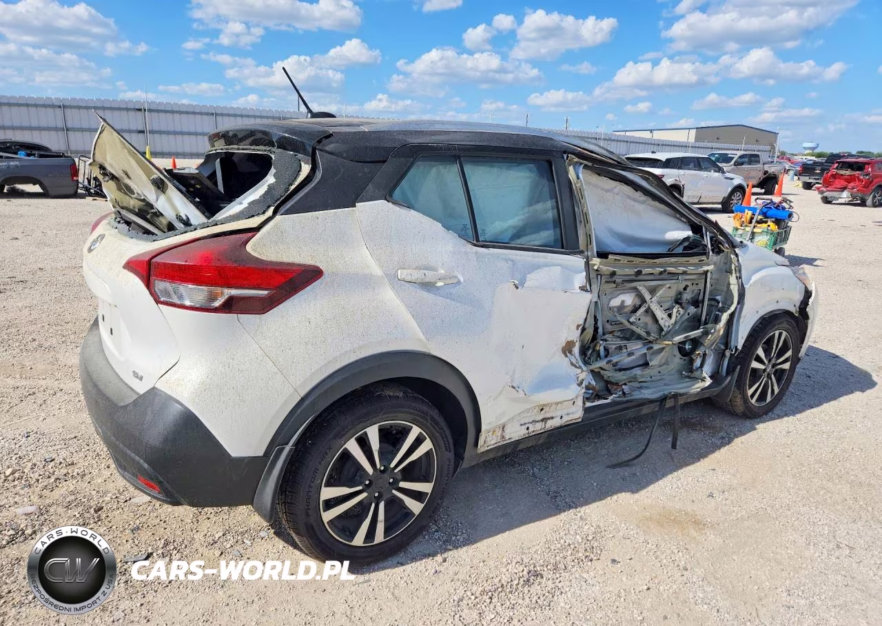 2018 Nissan Kicks Sv VIN:3N1CP5CU1JL516637 - 3
