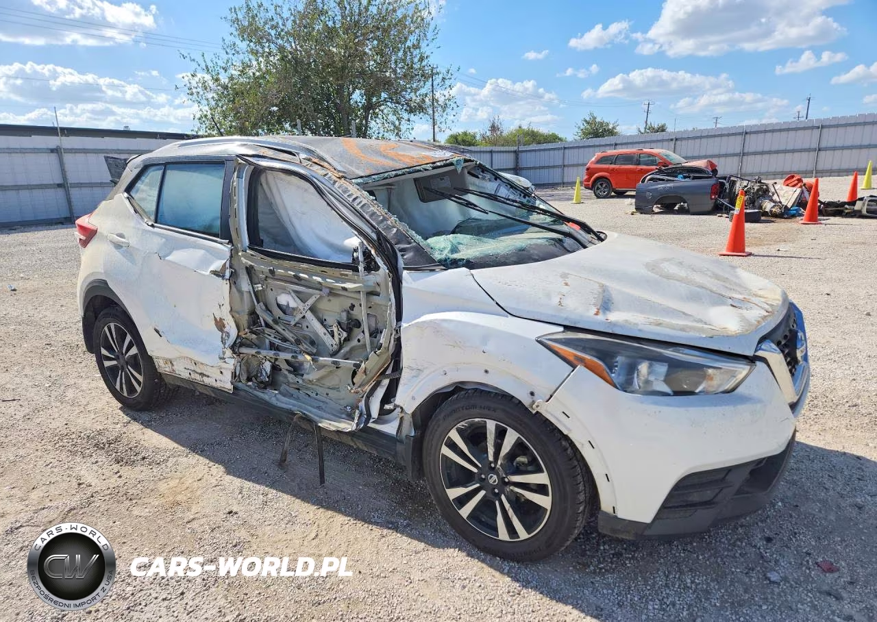 2018 Nissan Kicks Sv VIN:3N1CP5CU1JL516637 - 4