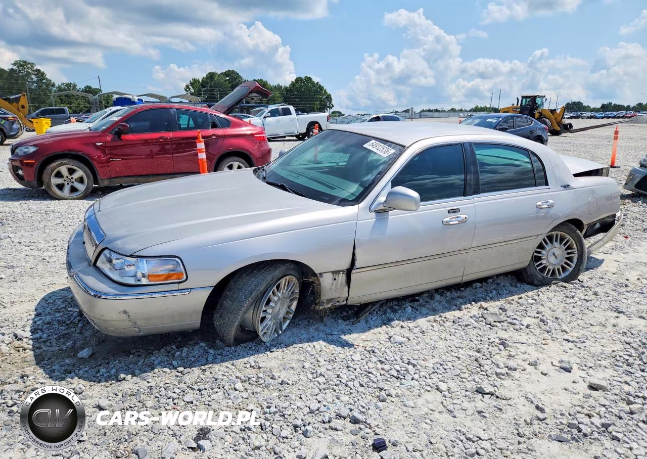 2011 Lincoln Town Car Signature Limited – zdjęcie 1 z 12