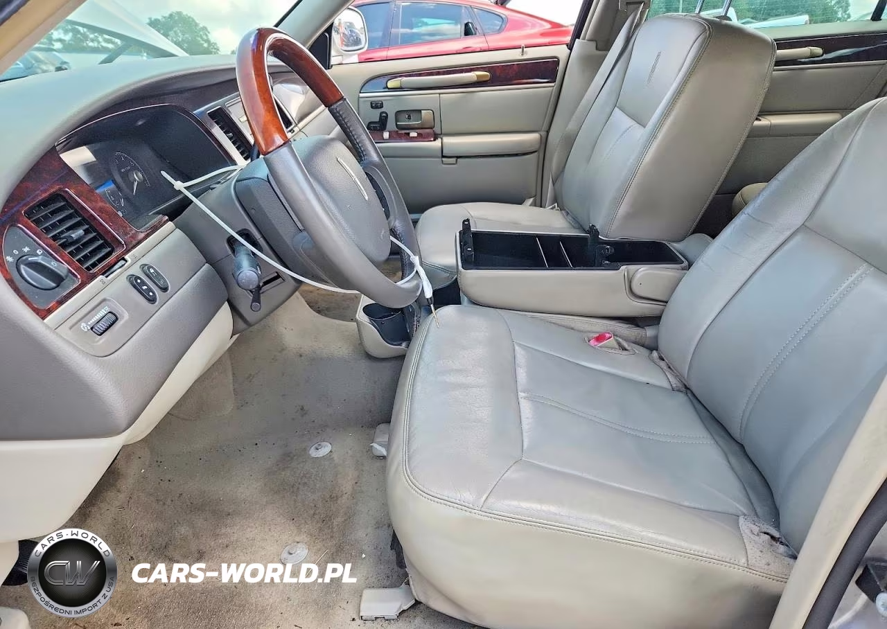 2011 Lincoln Town Car Signature Limited VIN:2LNBL8CV3BX761210 - 7