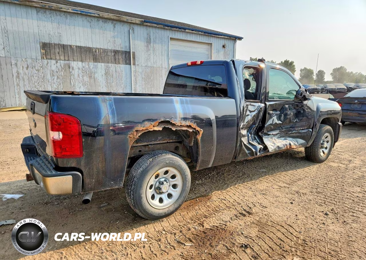 2010 Chevrolet Silverado C1500 Ls VIN:1GCSCREA7AZ110921 - 3