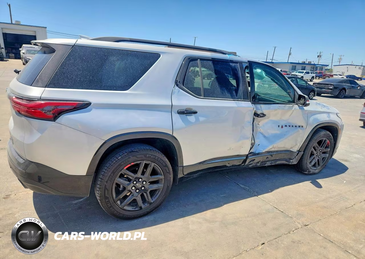 2022 Chevrolet Traverse Premier VIN:1GNERKKW6NJ173989 - 3