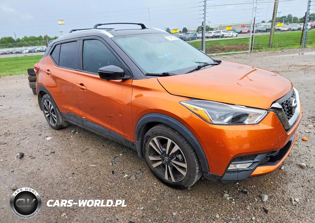 2018 Nissan Kicks Sr VIN:3N1CP5CU7JL501141 - 4