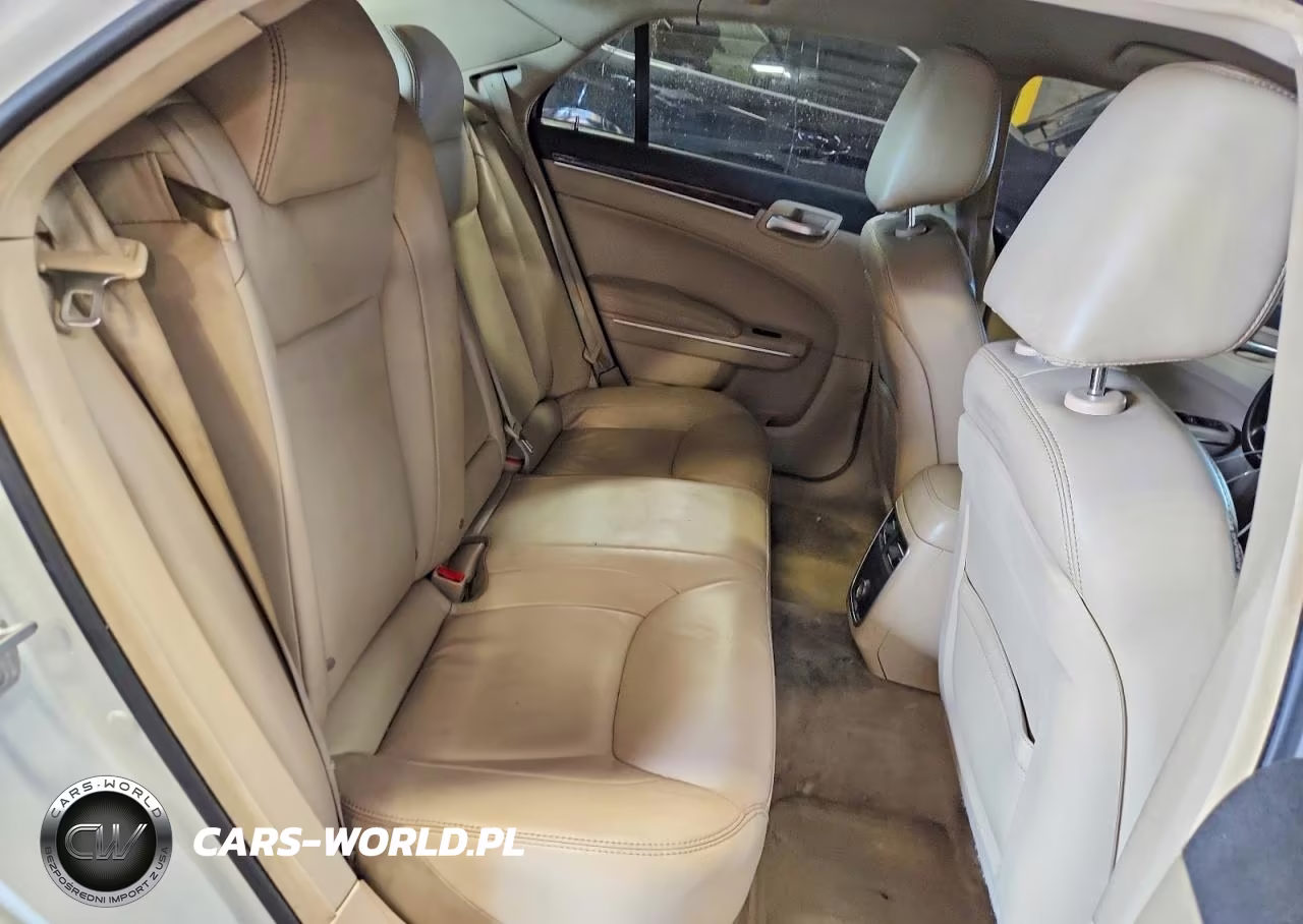 2013 Chrysler 300 VIN:2C3CCAAG4DH732904 - 10