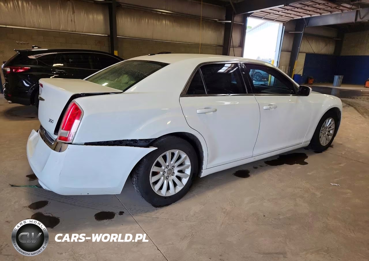 2013 Chrysler 300 VIN:2C3CCAAG4DH732904 - 3
