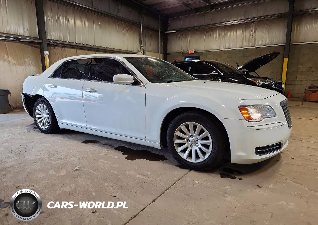 2013 Chrysler 300 VIN:2C3CCAAG4DH732904 - 4