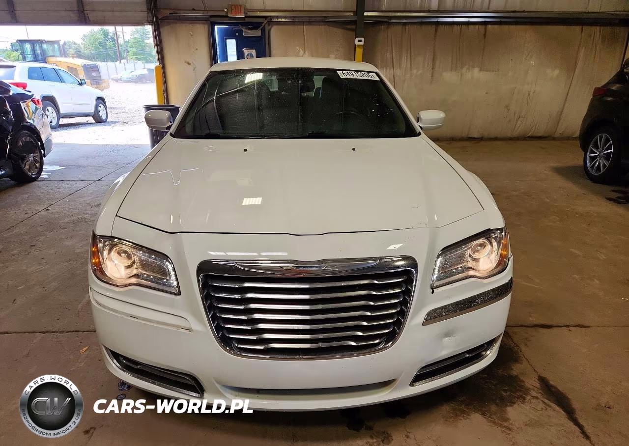 2013 Chrysler 300 VIN:2C3CCAAG4DH732904 - 5