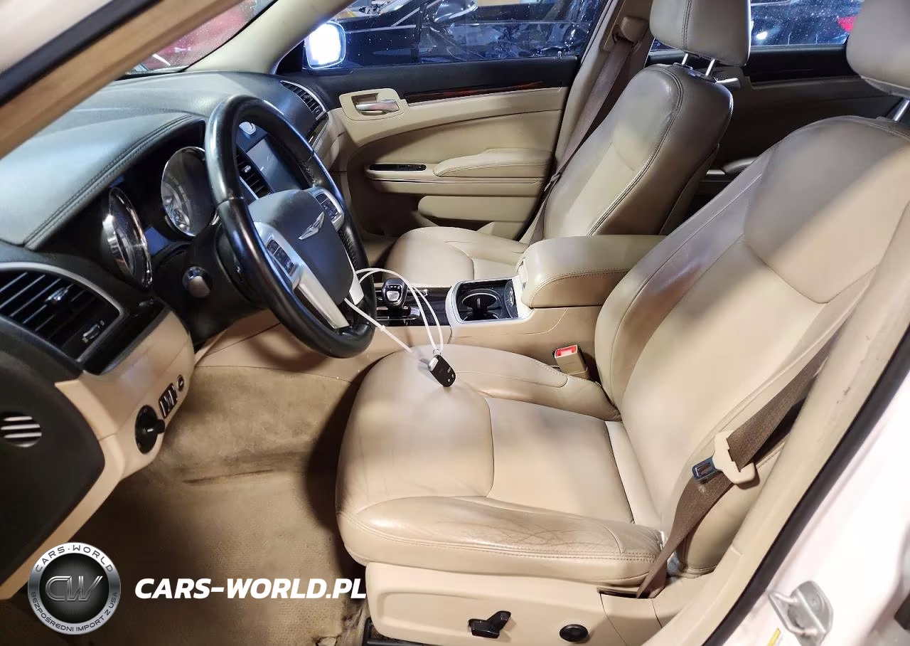 2013 Chrysler 300 VIN:2C3CCAAG4DH732904 - 7
