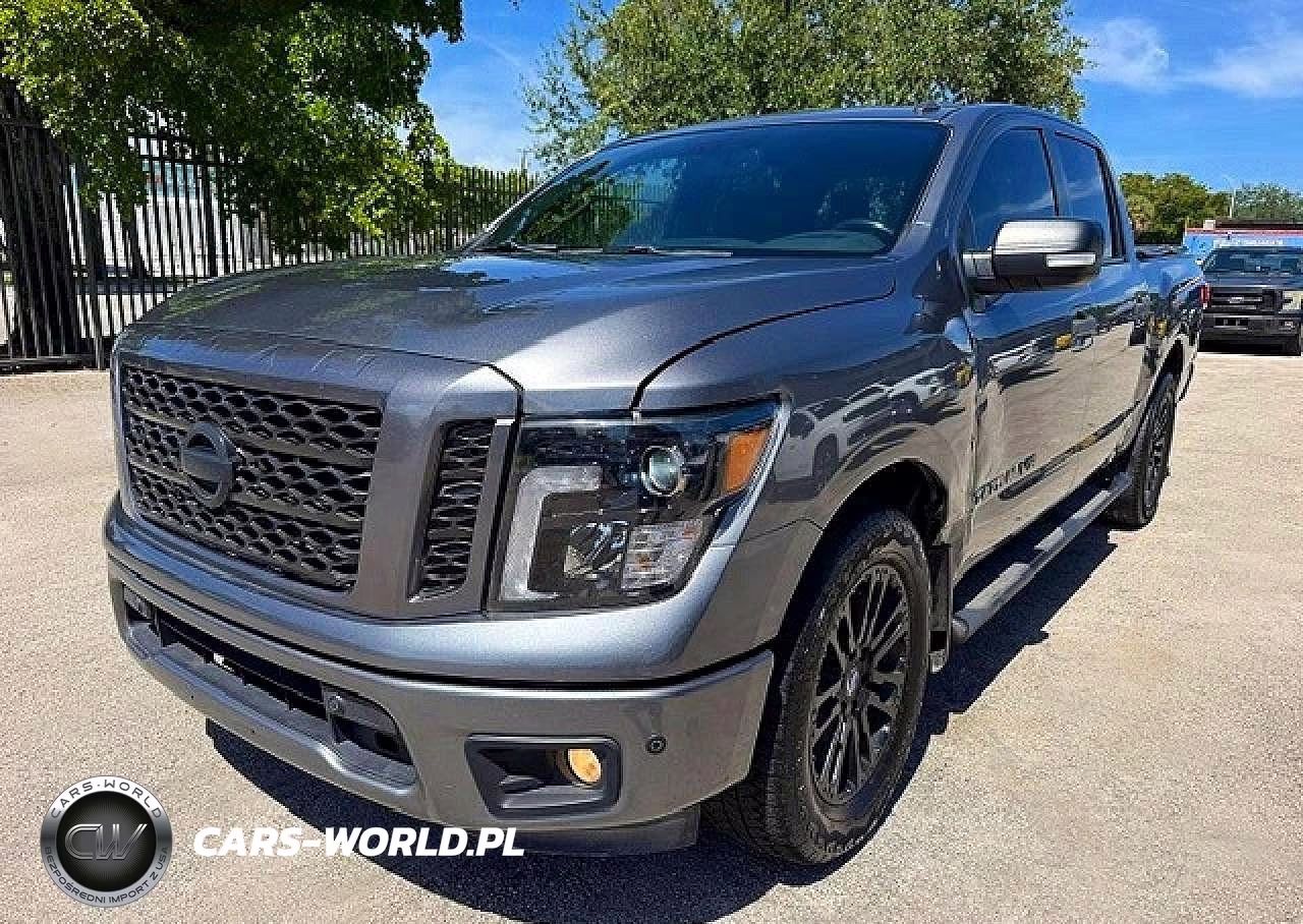 2019 Nissan Titan Platinum Reserve – zdjęcie 1 z 15