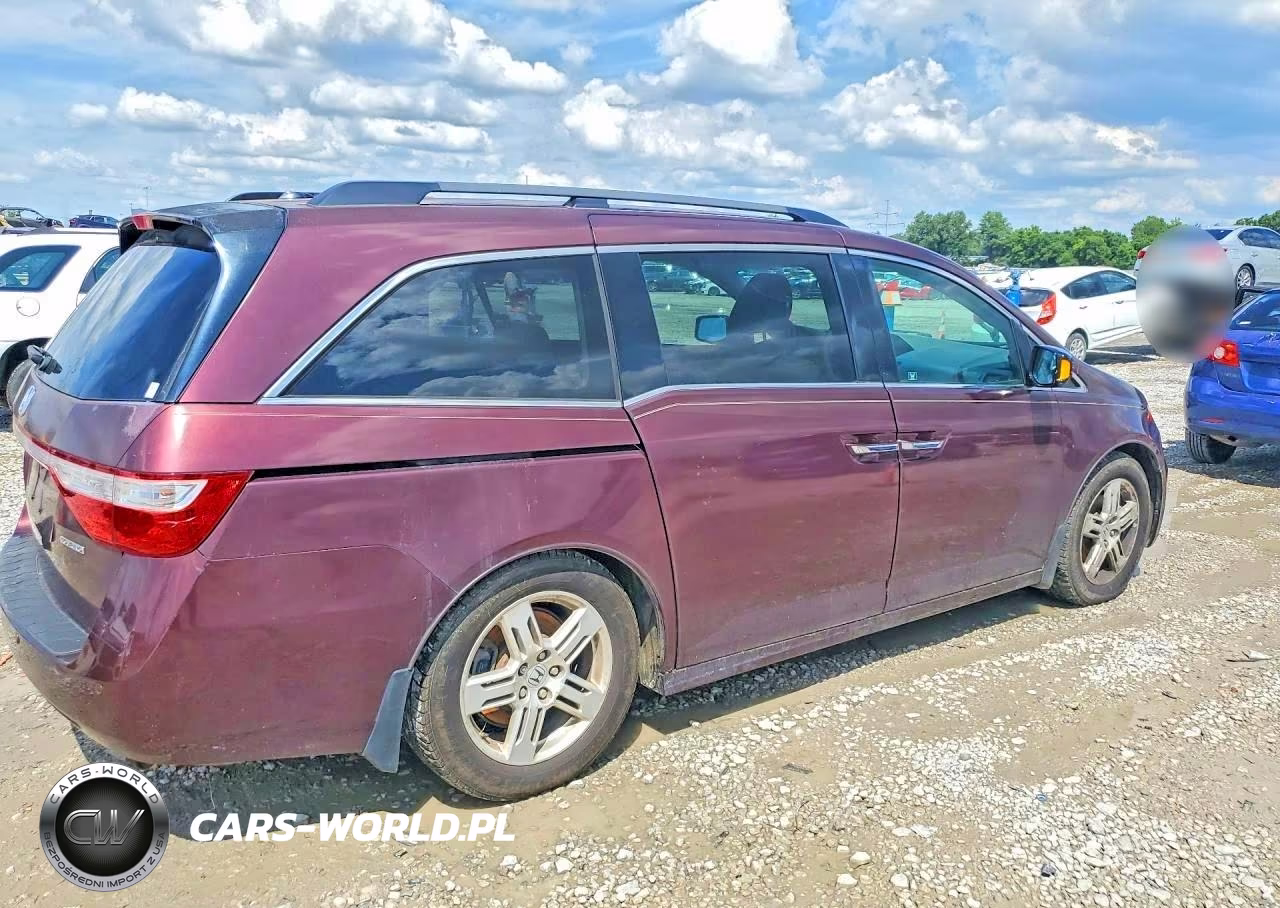 2012 Honda Odyssey Touring VIN:5FNRL5H90CB133572 - 3