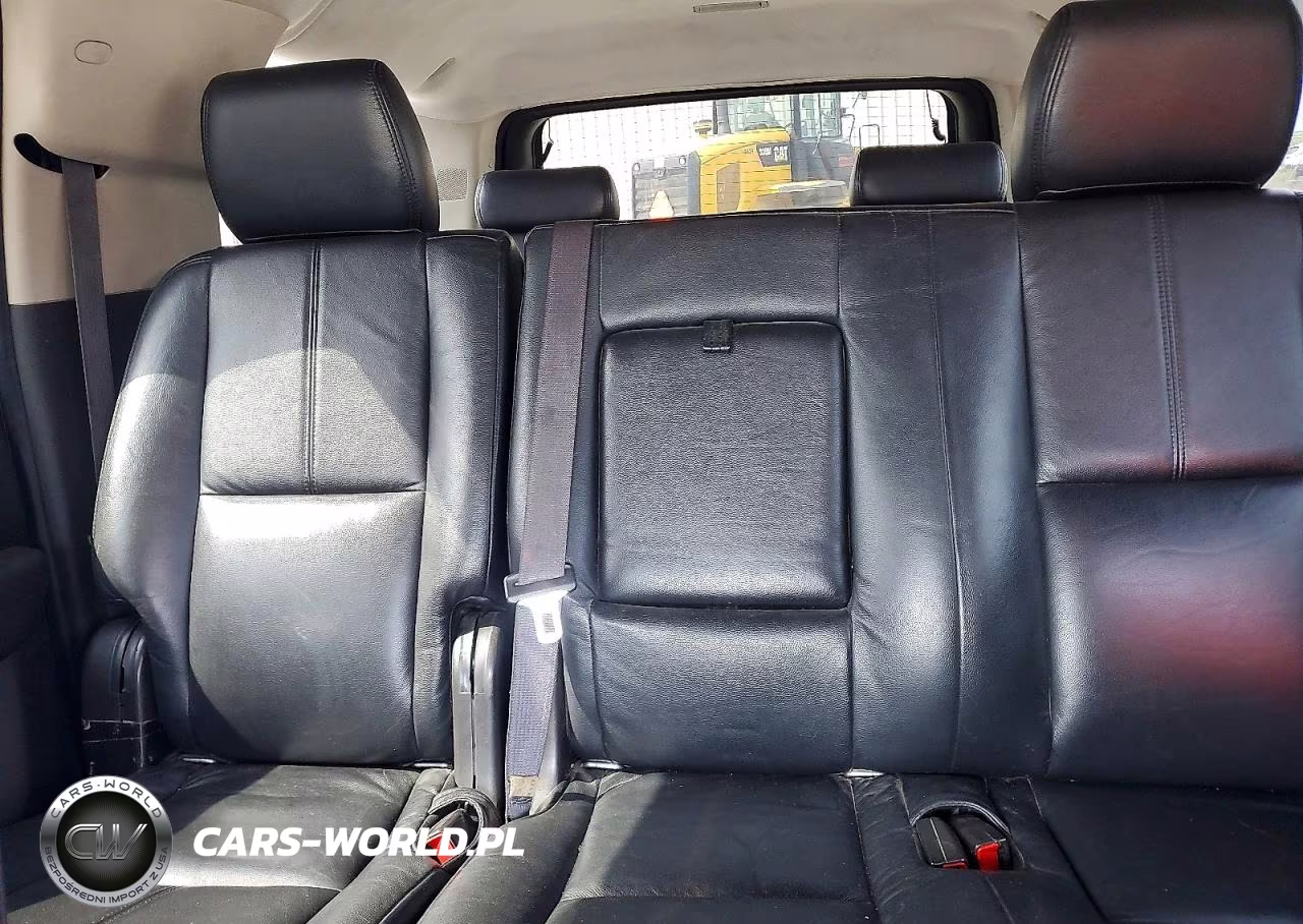 2011 Chevrolet Suburban K1500 Ls VIN:1GNSKHE32BR123227 - 10
