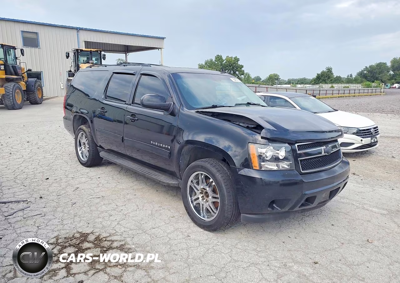 2011 Chevrolet Suburban K1500 Ls VIN:1GNSKHE32BR123227 - 4