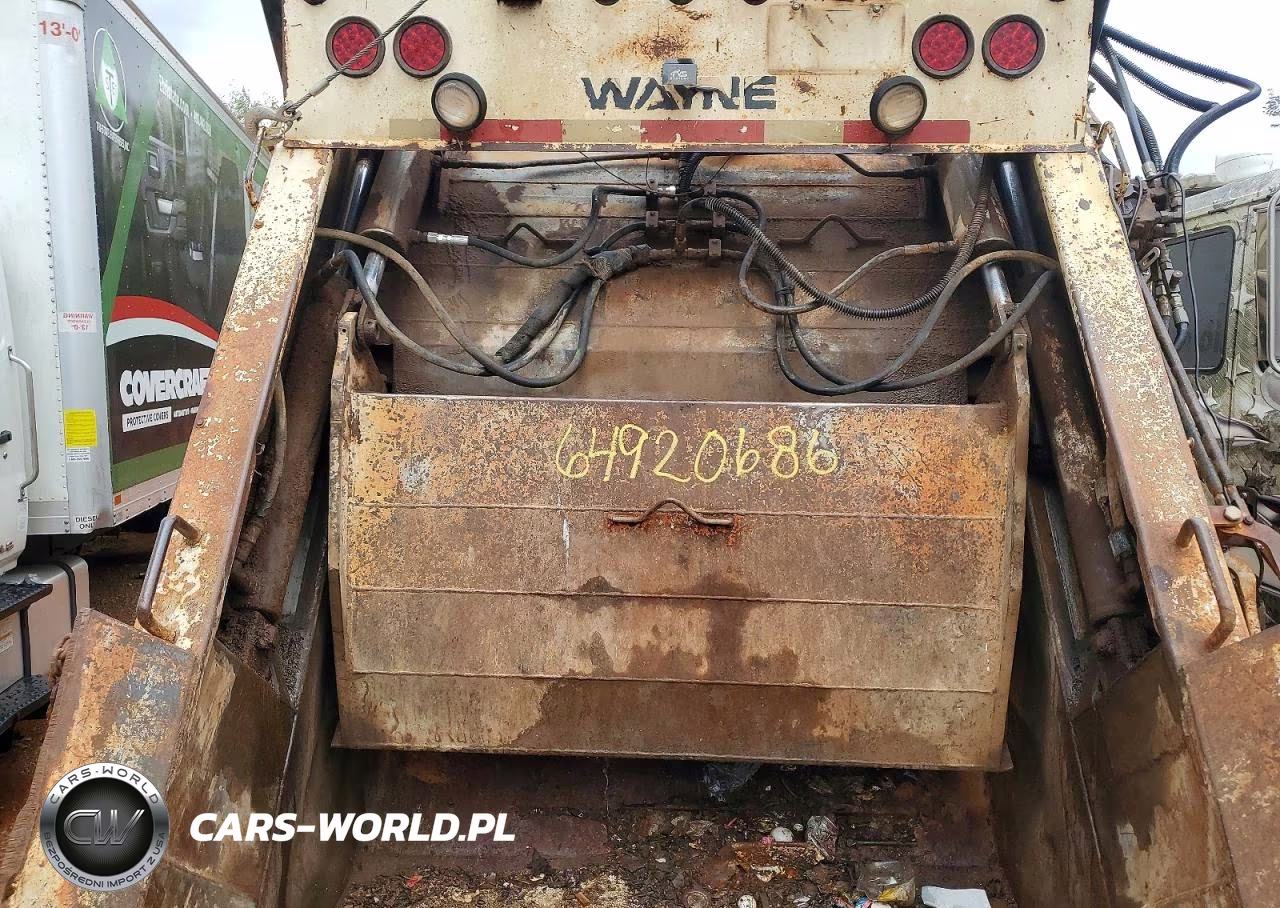 1999 Ud Ud2300 Refuse Truck VIN:JNALC43H4XGN50061 - 10