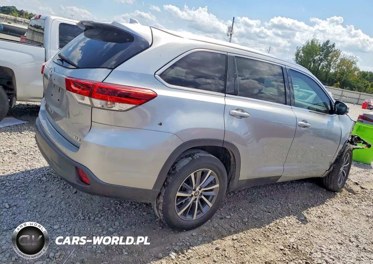 2017 Toyota Highlander Xle VIN:5TDKZRFH6HS223751 - 3