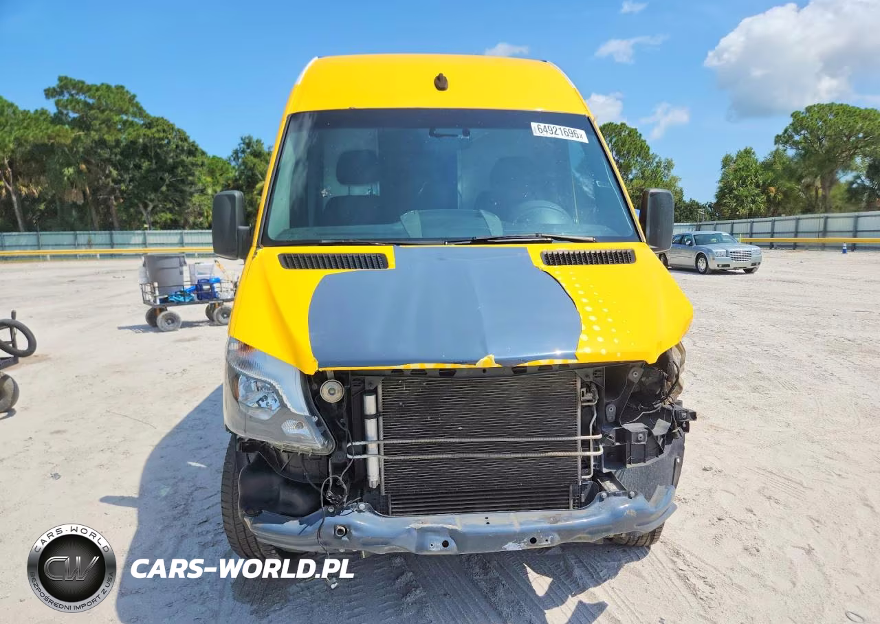 2018 Mercedes-Benz Sprinter 2500 Delivery Van VIN:WD3PE7CD2JP631083 - 5