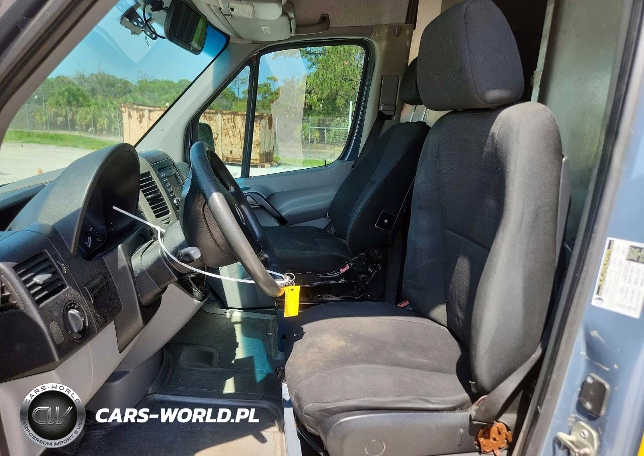 2018 Mercedes-Benz Sprinter 2500 Delivery Van VIN:WD3PE7CD2JP631083 - 7