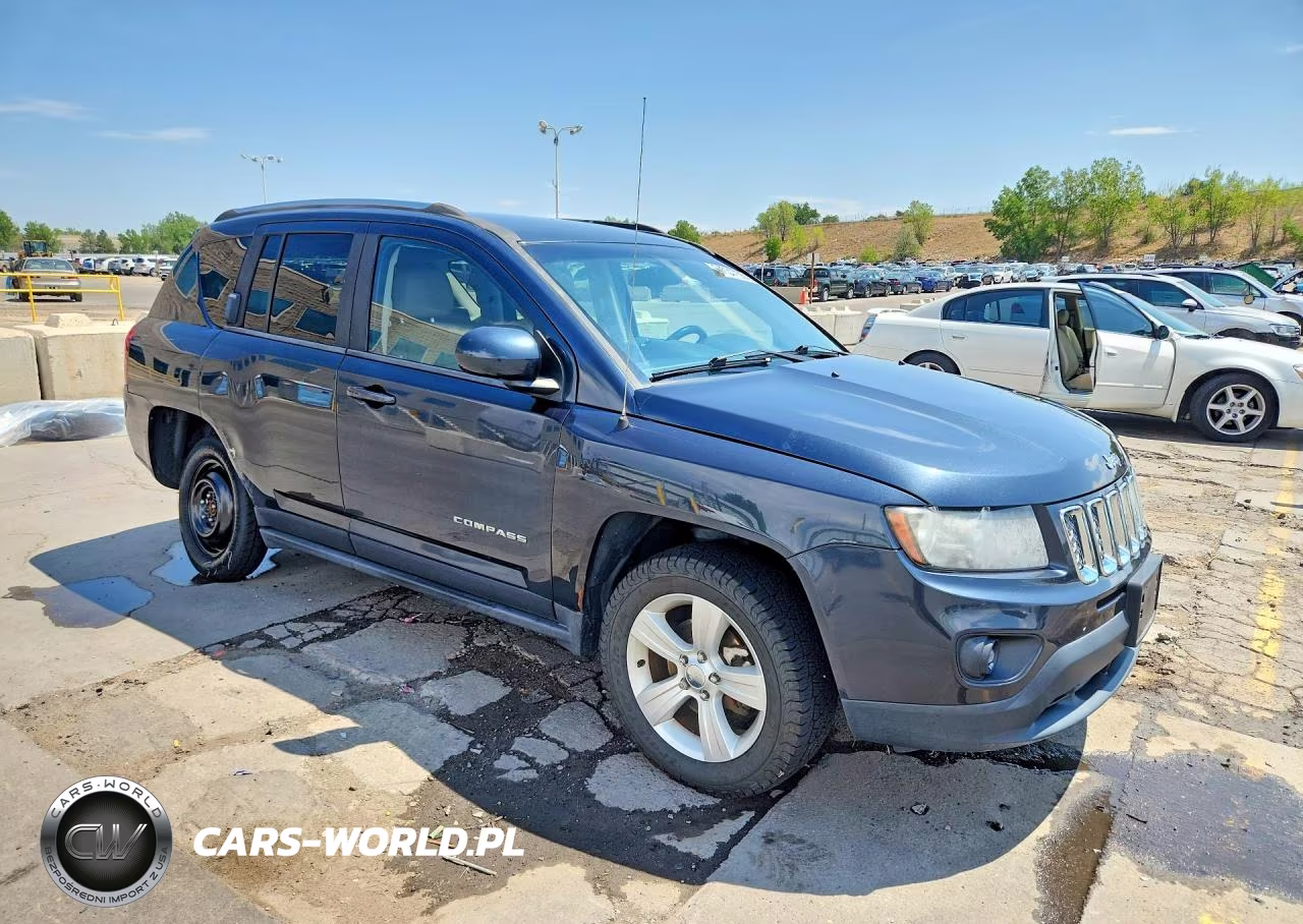 2014 Jeep Compass Latitude VIN:1C4NJDEB7ED831063 - 4