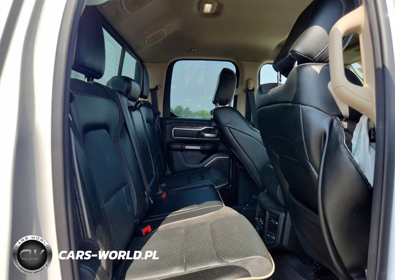 2019 Ram 1500 Laramie VIN:1C6SRFDT4KN525811 - 10