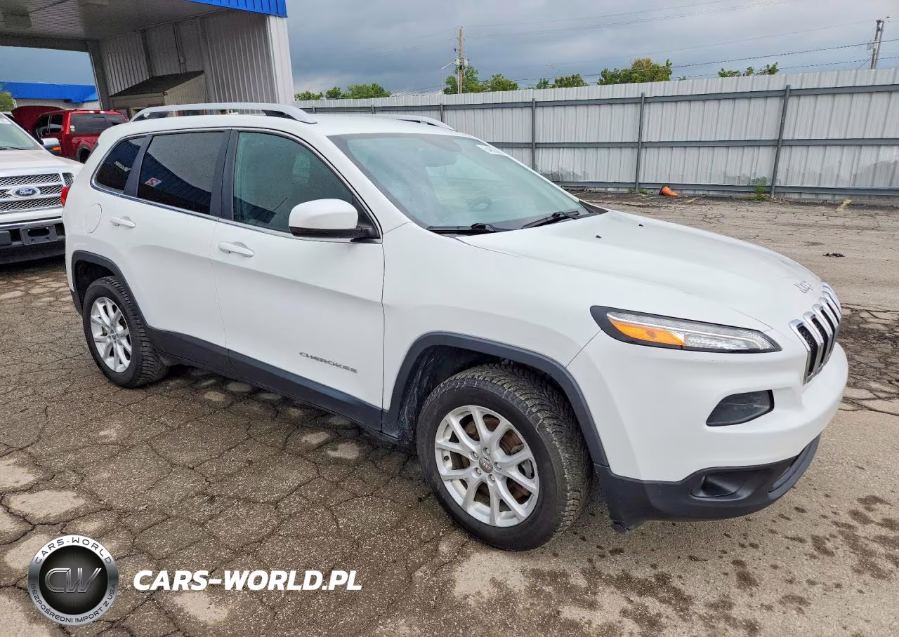 2017 Jeep Cherokee Latitude VIN:1C4PJLCB1HW549533 - 4