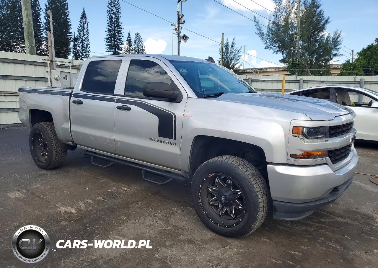 2018 Chevrolet Silverado C1500 Custom VIN:3GCPCPECXJG431492 - 4