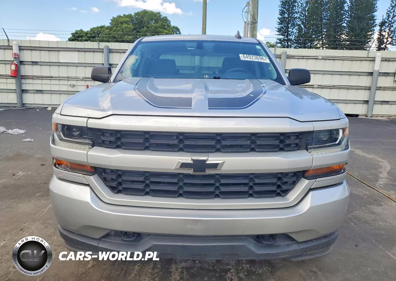 2018 Chevrolet Silverado C1500 Custom VIN:3GCPCPECXJG431492 - 5