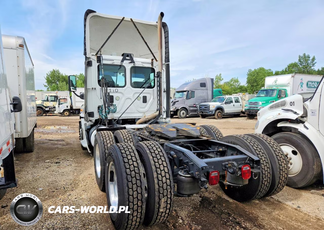2014 Freightliner Cascadia Semi Truck VIN:3AKJGBDV4ESFZ2056 - 2