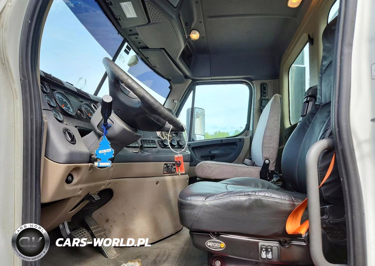 2014 Freightliner Cascadia Semi Truck VIN:3AKJGBDV4ESFZ2056 - 7