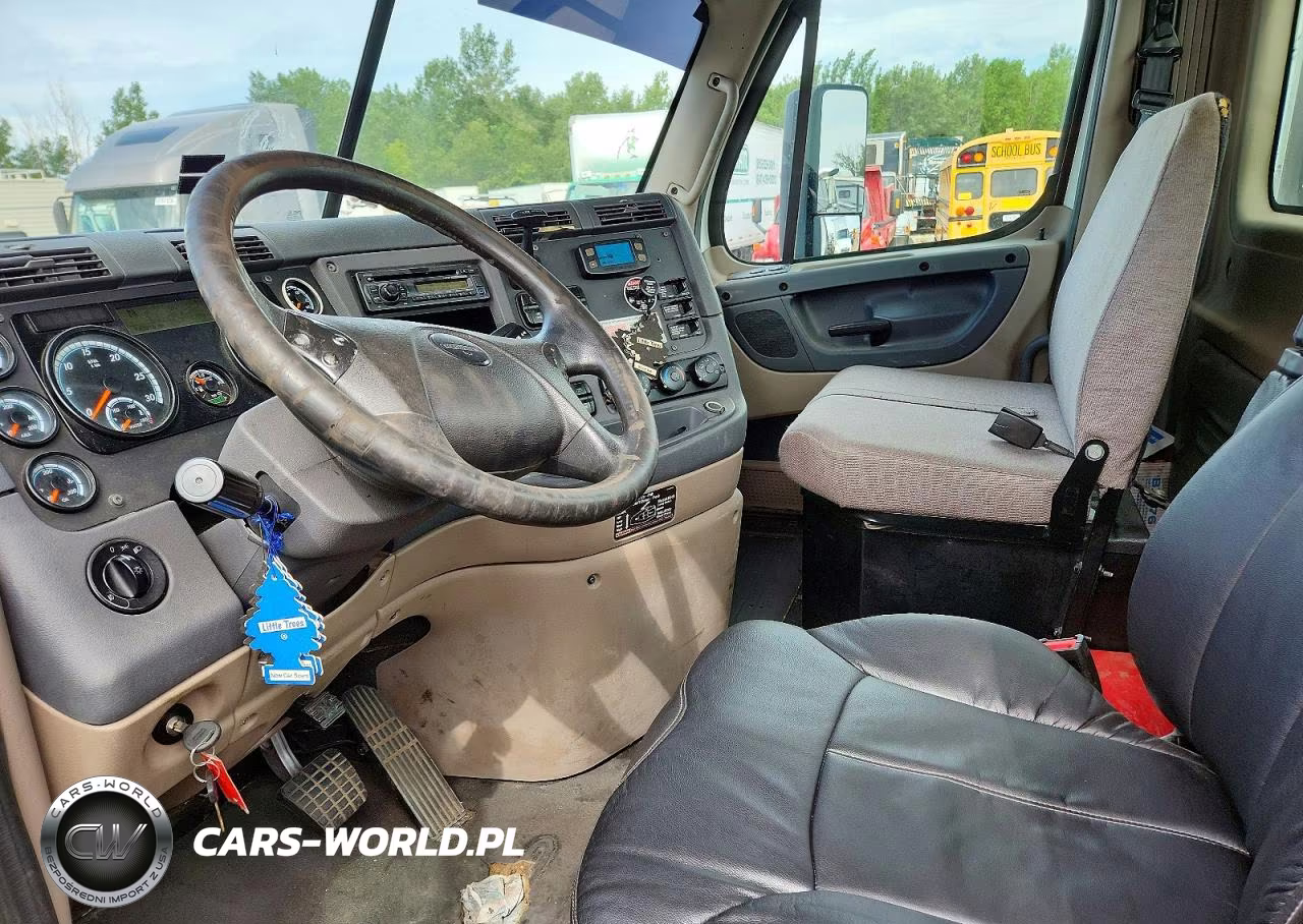 2014 Freightliner Cascadia Semi Truck VIN:3AKJGBDV4ESFZ2056 - 8