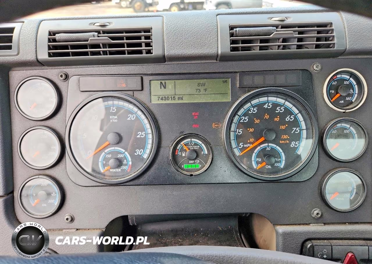 2014 Freightliner Cascadia Semi Truck VIN:3AKJGBDV4ESFZ2056 - 9