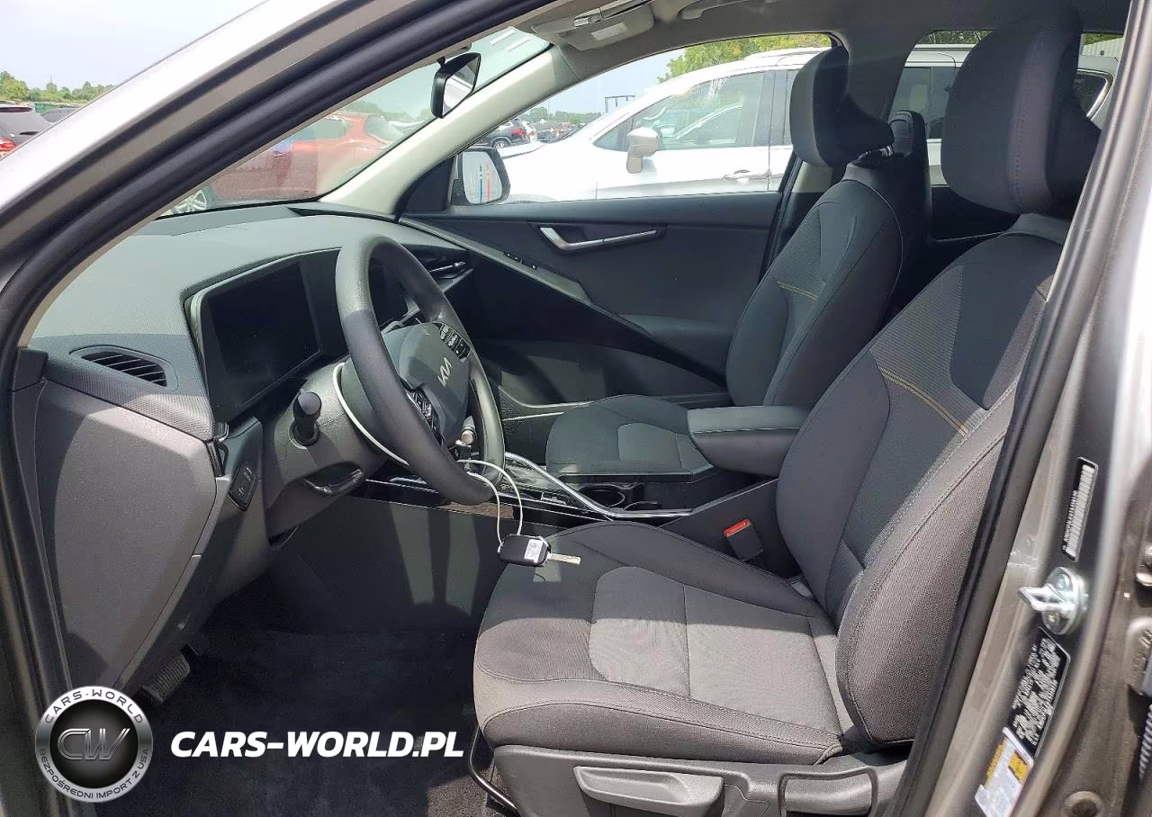 2026 Kia Niro Lx VIN:KNDCP3LE0T5318130 - 7