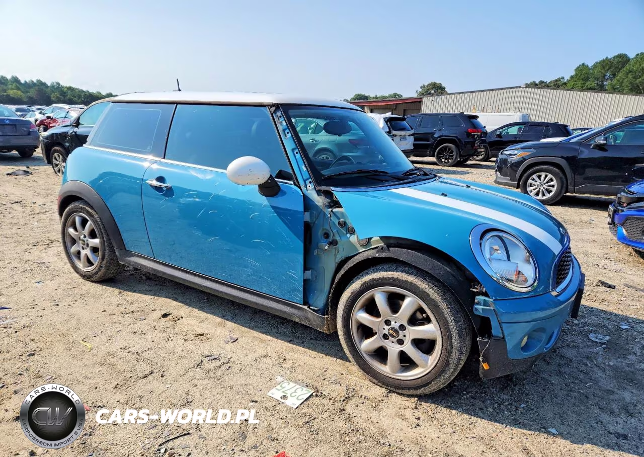 2008 Mini Cooper VIN:WMWMF33558TT68190 - 4