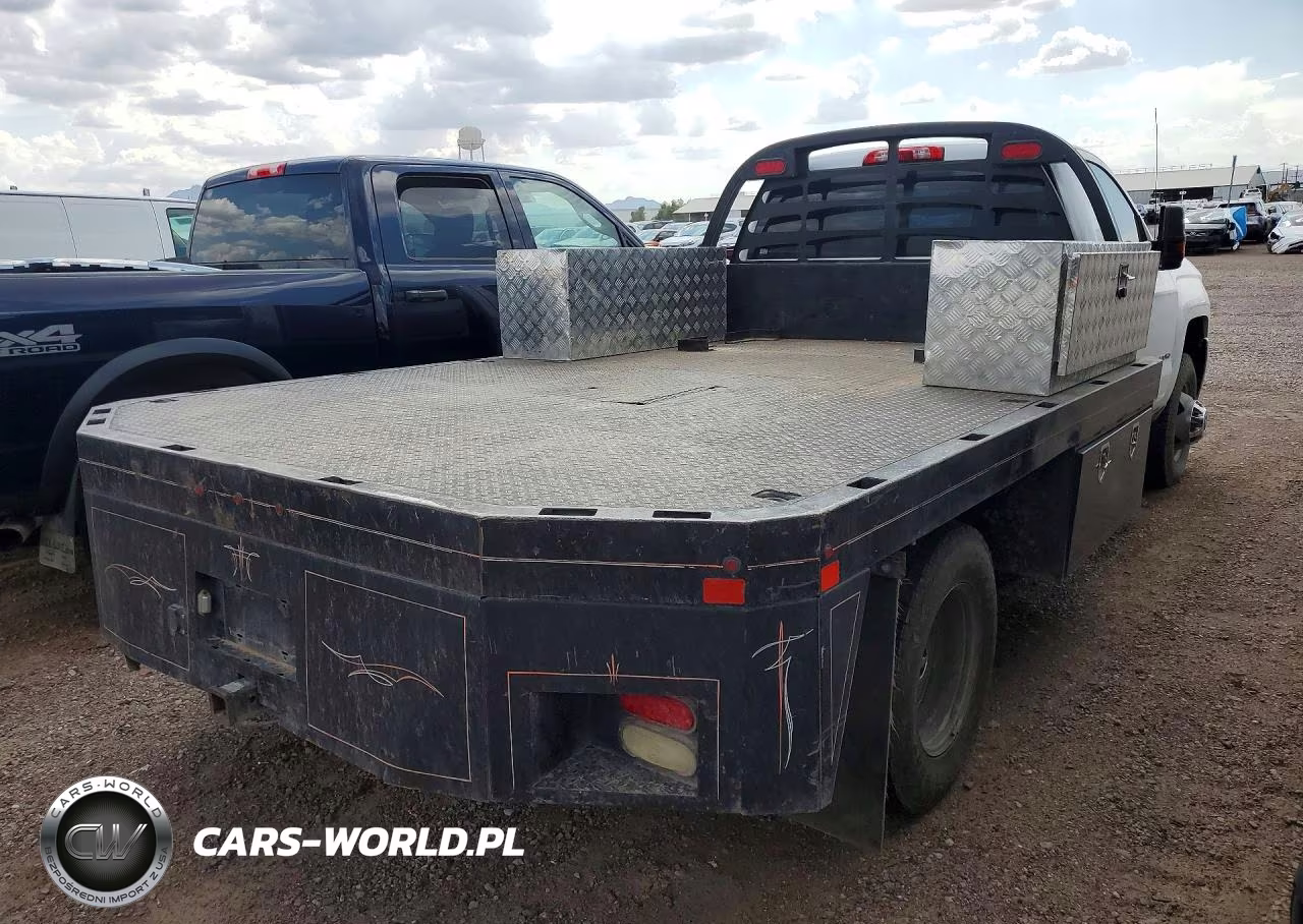 2015 Chevrolet Silverado K3500 VIN:1GB3KYC82FF618499 - 3