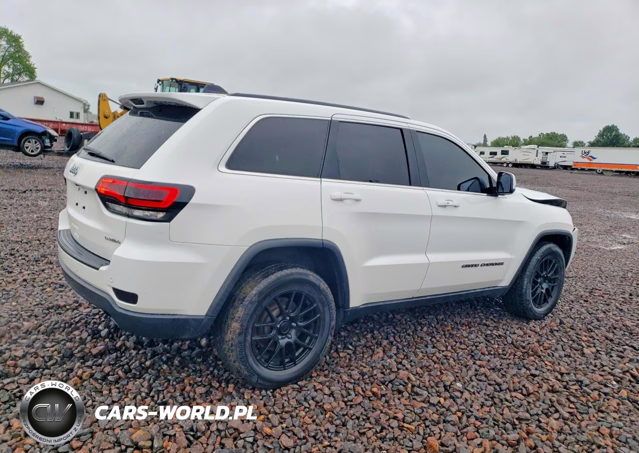 2019 Jeep Grand Cherokee Laredo VIN:1C4RJEAG0KC681064 - 3