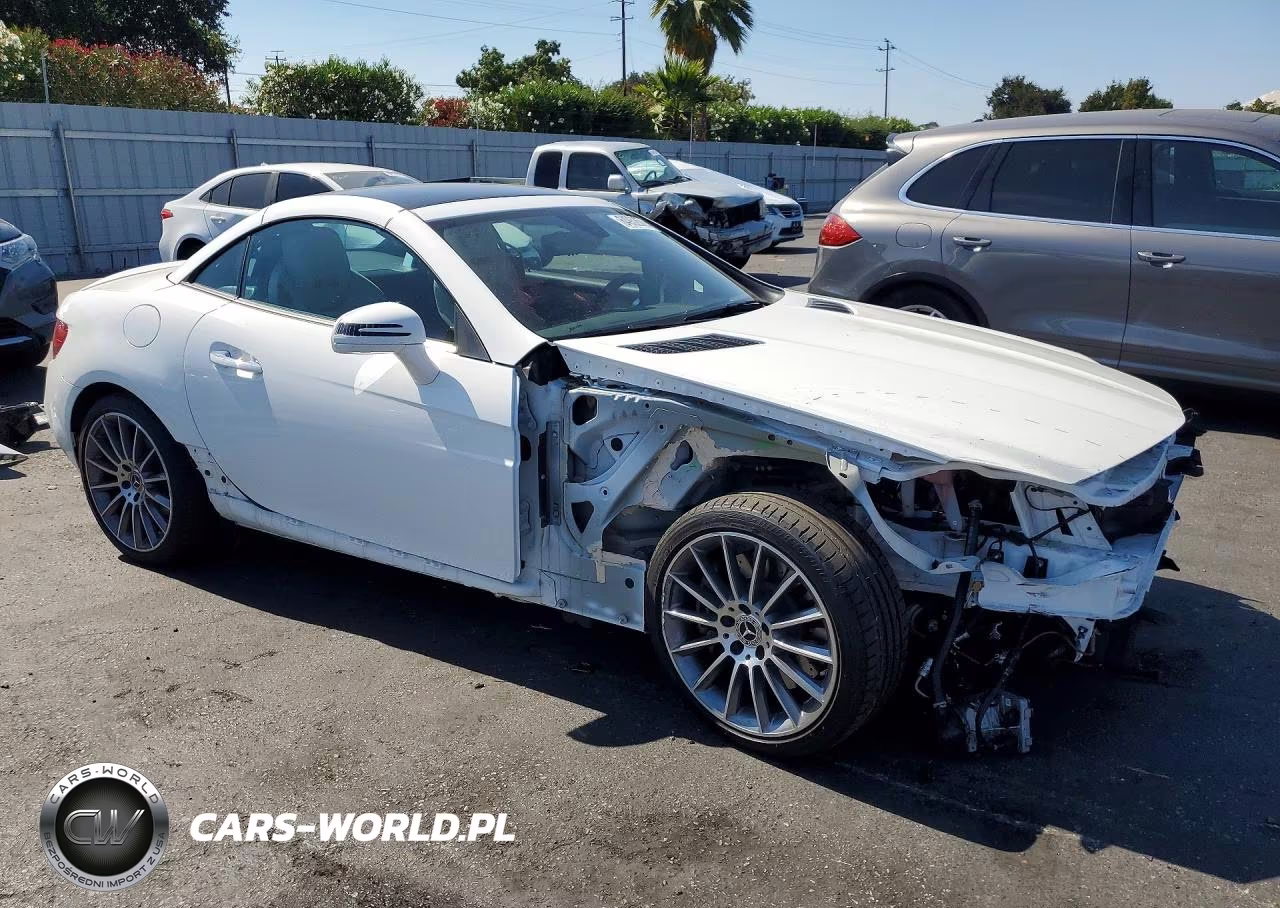 2020 Mercedes-Benz Slc 300 VIN:WDDPK3JA7LF166198 - 4