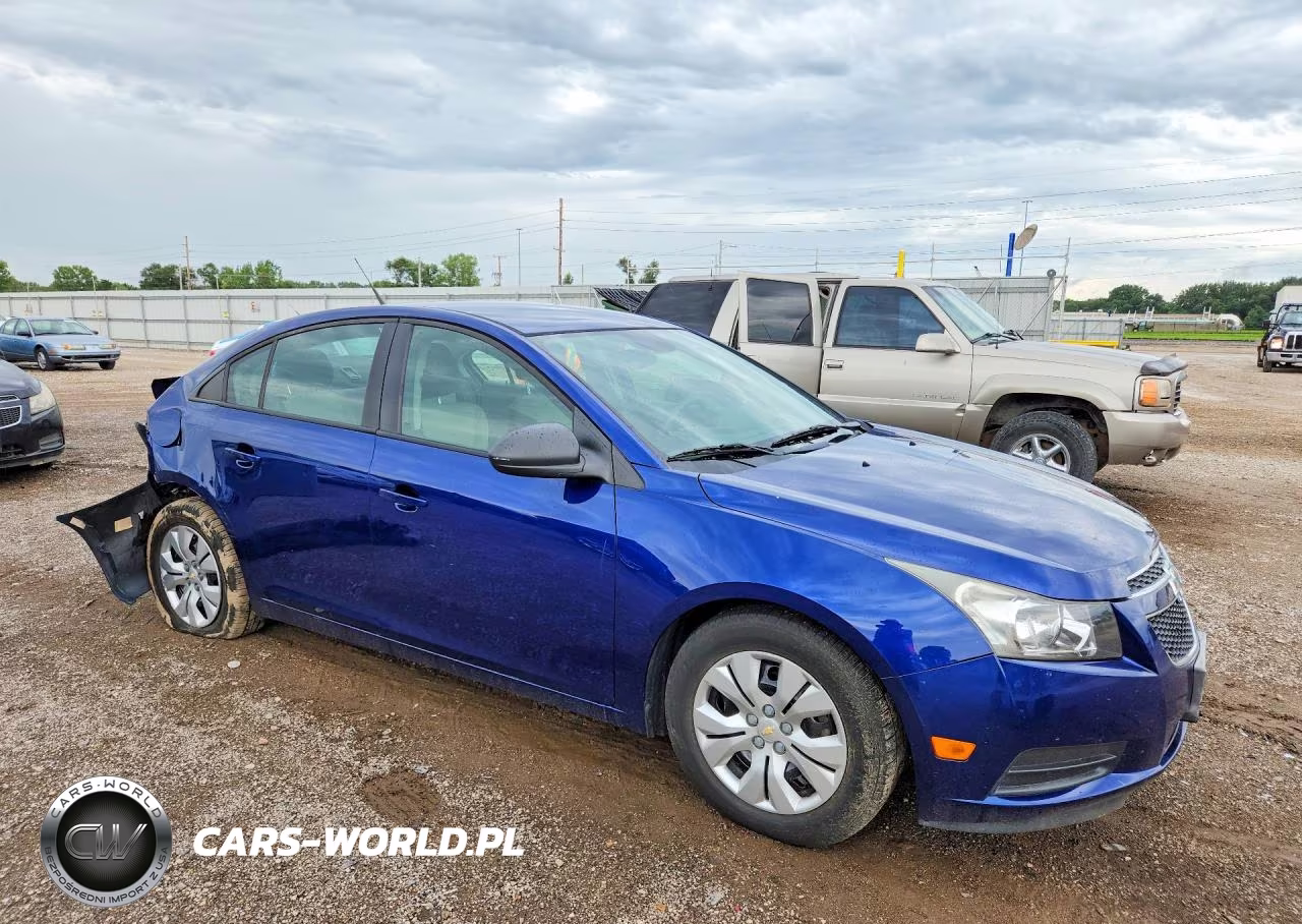 2013 Chevrolet Cruze Ls VIN:1G1PA5SH2D7283390 - 4