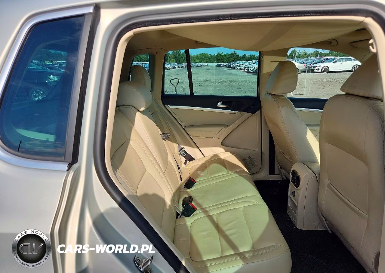 2012 Volkswagen Tiguan S VIN:WVGAV7AXXCW609779 - 11