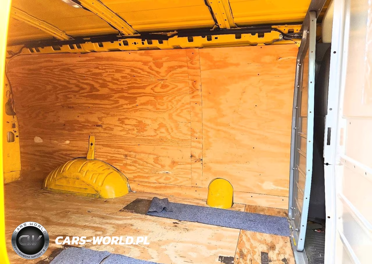2021 Chevrolet Express G2500 VIN:1GCWGAFP0M1174120 - 11