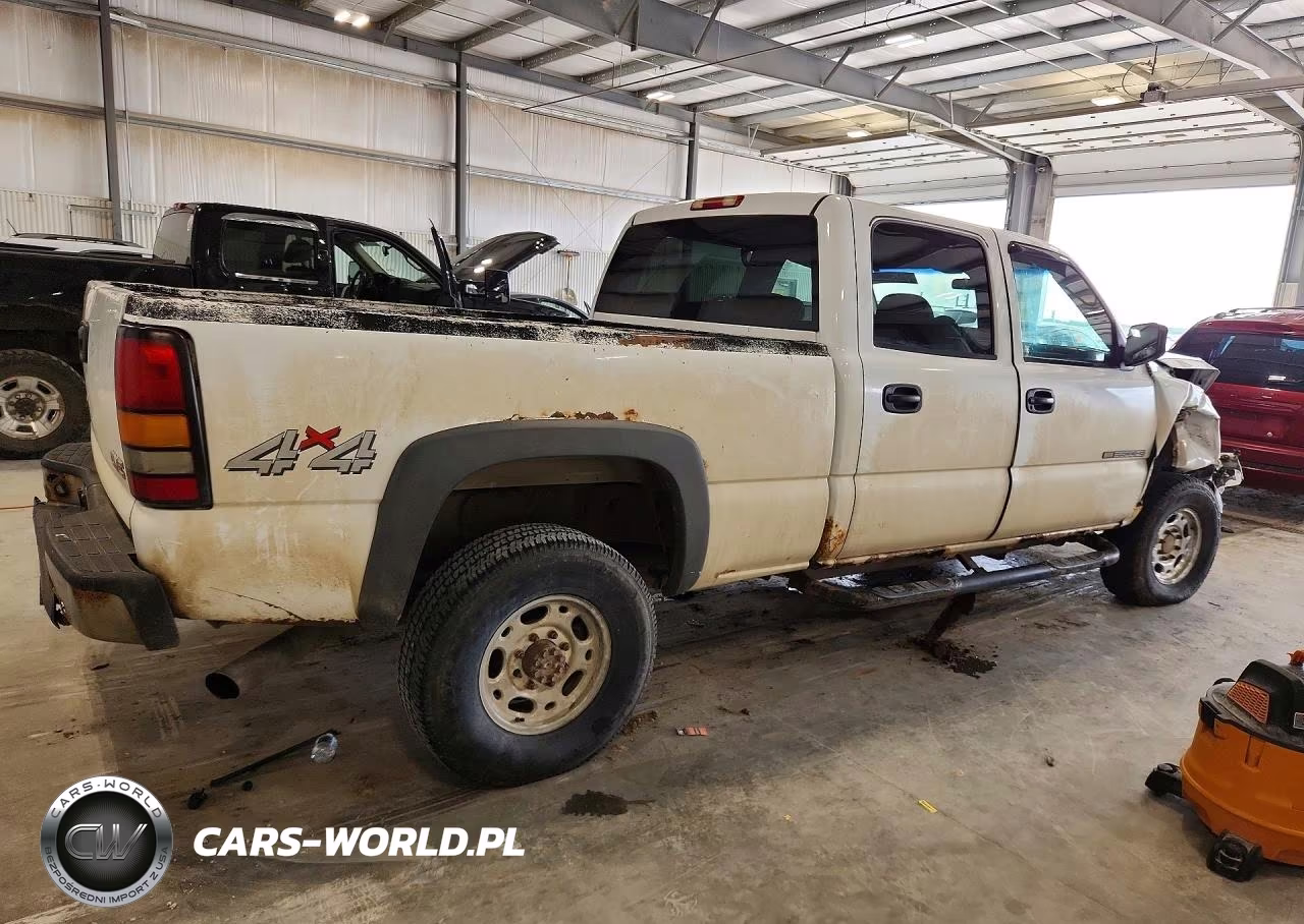 2005 GMC Sierra K2500 Heavy Duty VIN:1GTHK23U05F847676 - 3