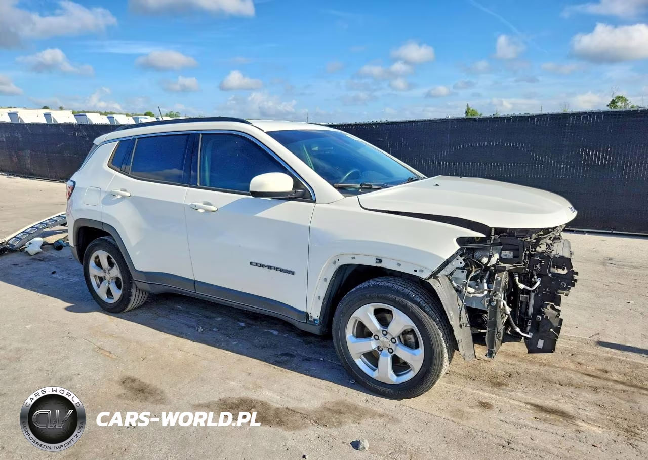 2019 Jeep Compass Latitude VIN:3C4NJCBB3KT789172 - 4